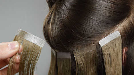 Крепление прядей при ленточном наращивании волос